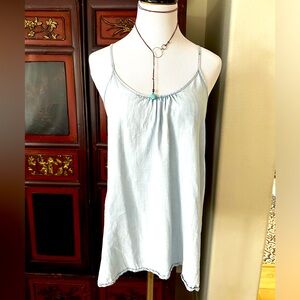 Gap flowy chambray tank top Size M with adjustable straps